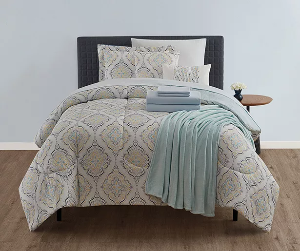 Real Living Yellow & Aqua Medallion Comforter Set 1 Real Living Yellow & Aqua Medallion Comforter Set